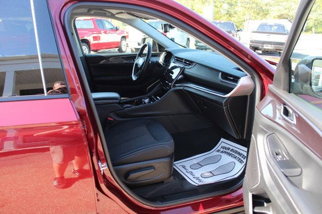 2022 Jeep Grand Cherokee Laredo