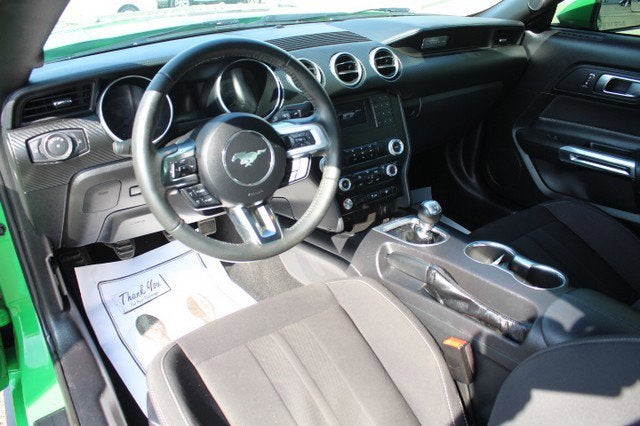 2019 Ford MUSTANG COUPE
