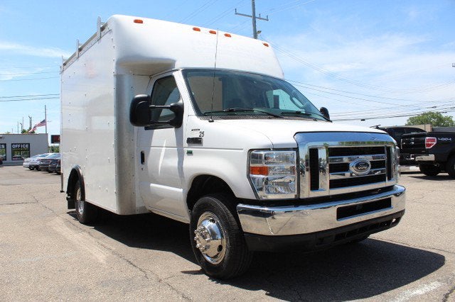 2014 Ford Econoline Commercial Cutaway CUTAWAY CHASSIS