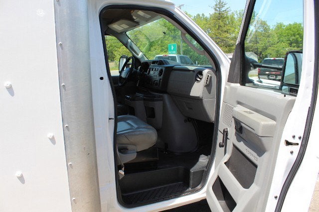 2014 Ford Econoline Commercial Cutaway CUTAWAY CHASSIS