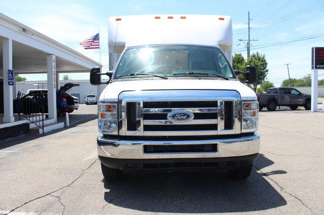 2014 Ford Econoline Commercial Cutaway CUTAWAY CHASSIS
