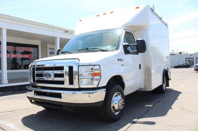 2014 Ford Econoline Commercial Cutaway CUTAWAY CHASSIS