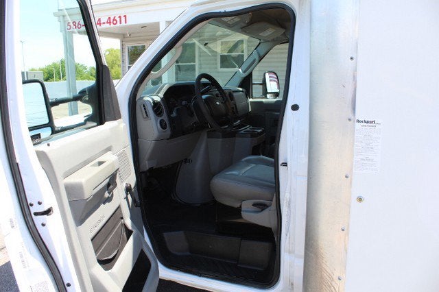 2014 Ford Econoline Commercial Cutaway CUTAWAY CHASSIS