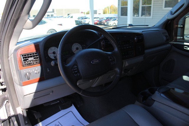 2006 Ford Super Duty F-350 DRW Lariat