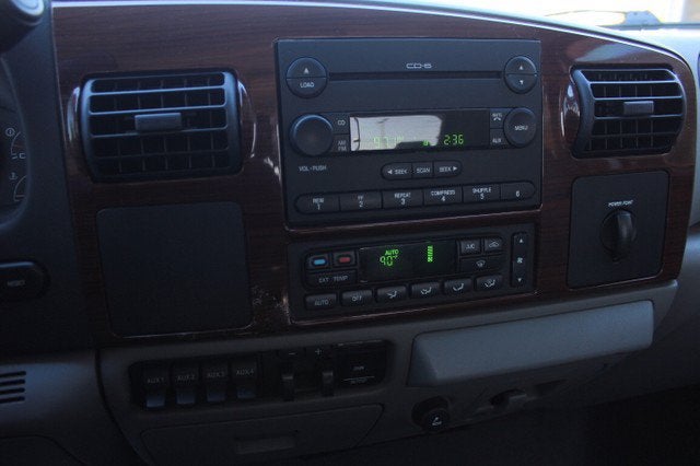 2006 Ford Super Duty F-350 DRW Lariat