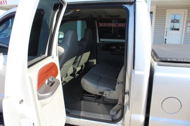 2006 Ford Super Duty F-350 DRW Lariat