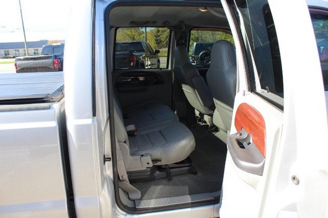 2006 Ford Super Duty F-350 DRW Lariat