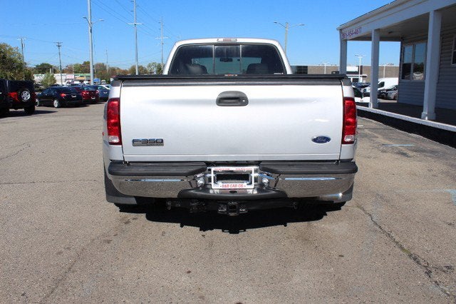 2006 Ford Super Duty F-350 DRW Lariat