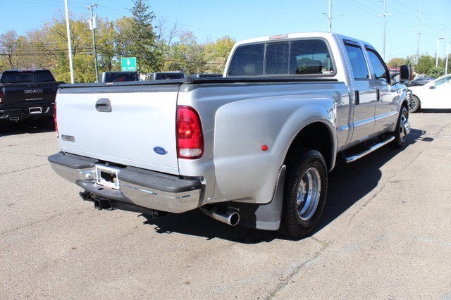 2006 Ford Super Duty F-350 DRW Lariat