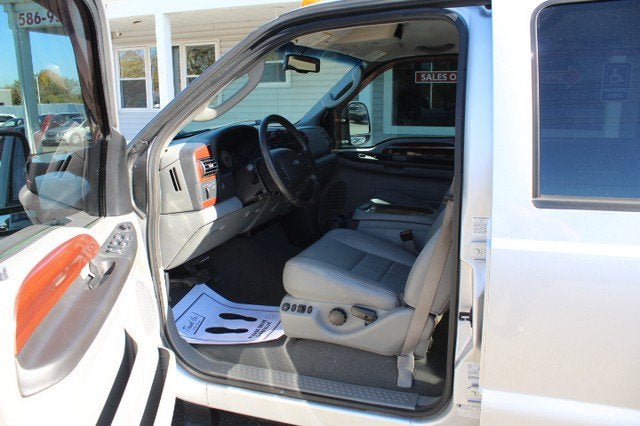 2006 Ford Super Duty F-350 DRW Lariat