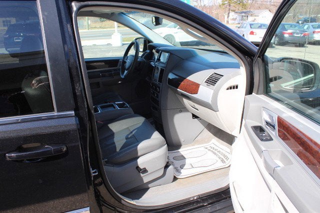 2010 Chrysler Town & Country Touring