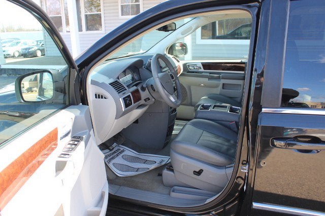 2010 Chrysler Town & Country Touring