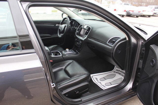 2022 Chrysler 300 Touring L