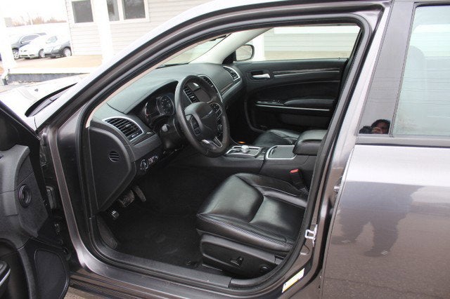 2022 Chrysler 300 Touring L