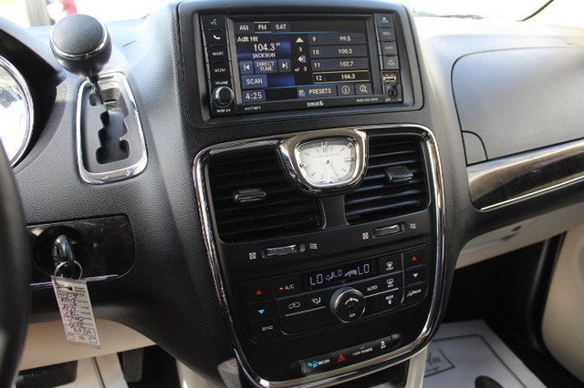 2014 Chrysler Town & Country Touring