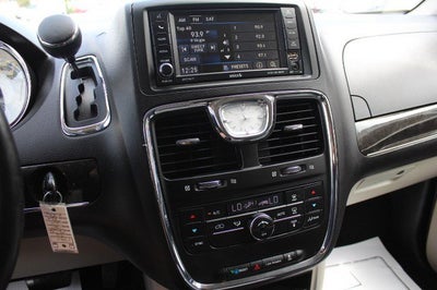 2016 Chrysler Town & Country Touring
