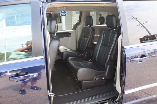 2016 Chrysler Town & Country Touring