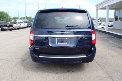 2016 Chrysler Town & Country Touring