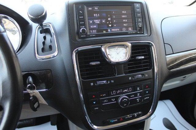 2014 Chrysler Town & Country Touring