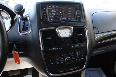 2016 Chrysler Town & Country Touring