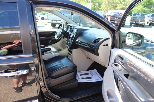 2016 Chrysler Town & Country Touring