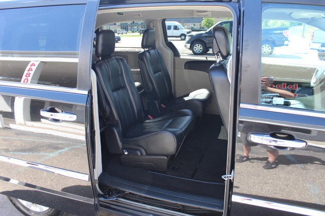 2016 Chrysler Town & Country Touring