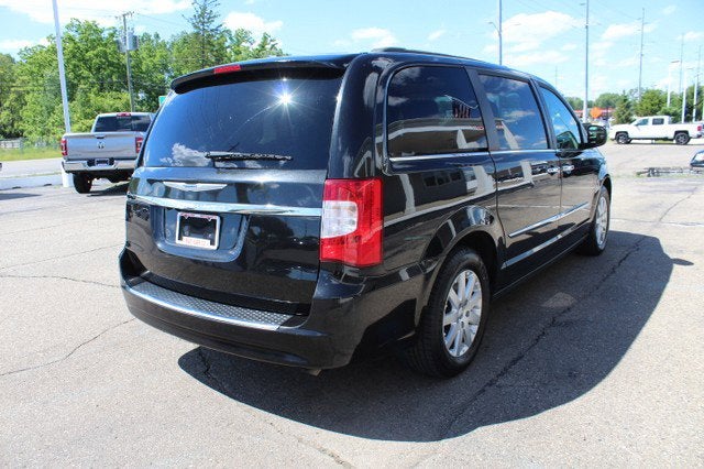 2016 Chrysler Town & Country Touring