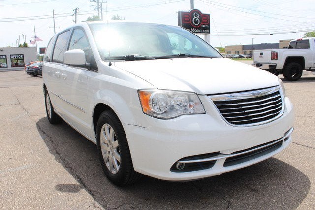 2014 Chrysler Town & Country Touring's photo
