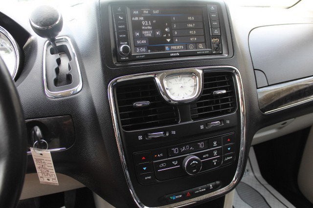 2014 Chrysler Town & Country Touring