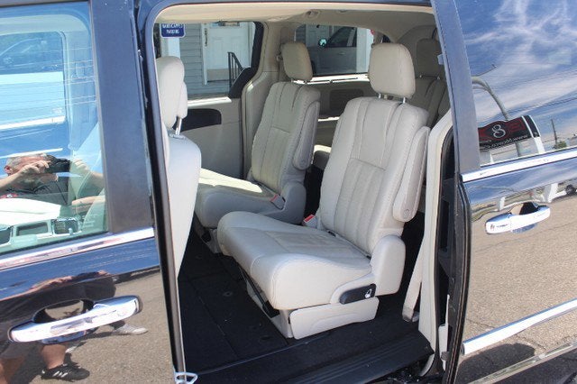 2016 Chrysler Town & Country Touring-L Anniversary Edition