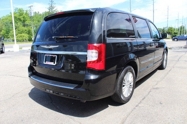 2016 Chrysler Town & Country Touring-L Anniversary Edition