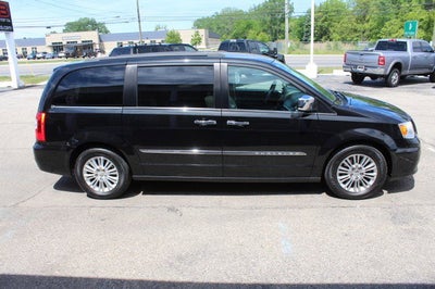 2016 Chrysler Town & Country Touring-L Anniversary Edition