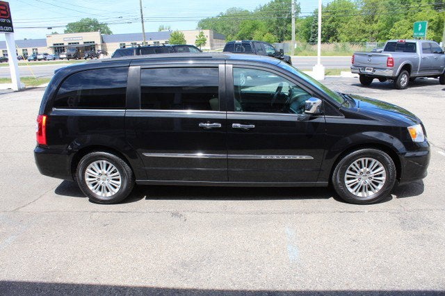 2016 Chrysler Town & Country Touring-L Anniversary Edition