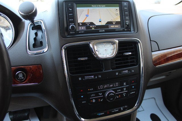2014 Chrysler Town & Country Touring-L