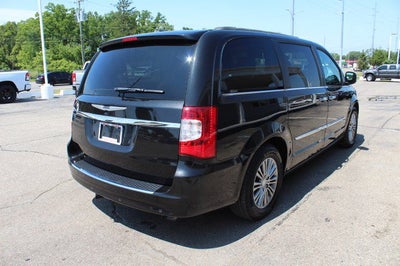 2014 Chrysler Town & Country Touring-L
