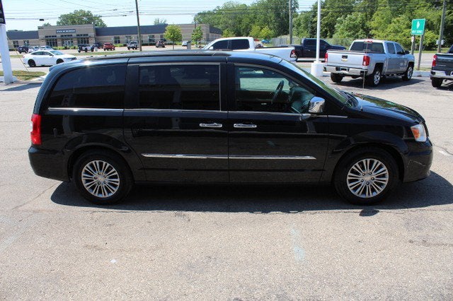 2014 Chrysler Town & Country Touring-L