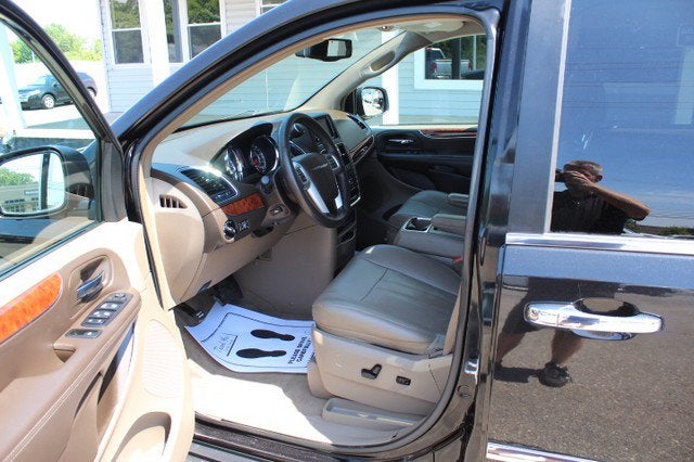 2014 Chrysler Town & Country Touring-L
