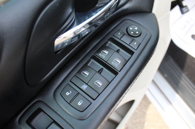 2016 Chrysler Town & Country Touring-L Anniversary Edition