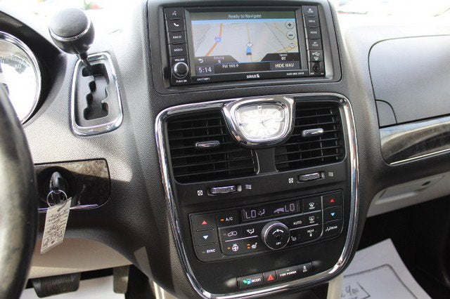 2016 Chrysler Town & Country Touring-L Anniversary Edition
