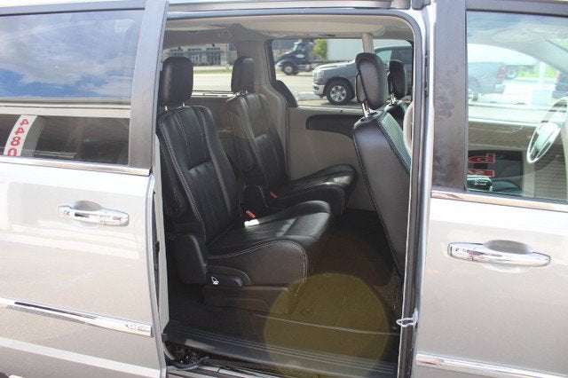 2016 Chrysler Town & Country Touring-L Anniversary Edition