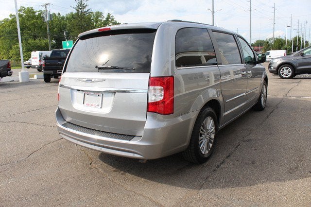 2016 Chrysler Town & Country Touring-L Anniversary Edition